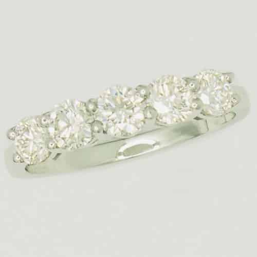 Elegant silver ring with diamonds