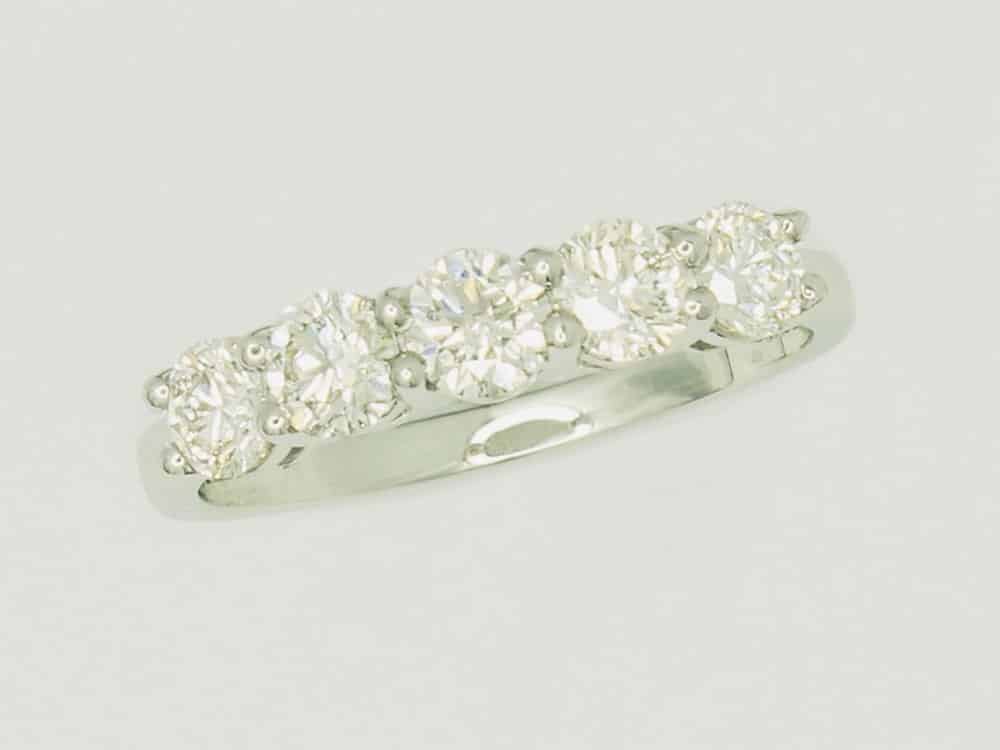 1411638 10 Elegant silver ring with diamonds