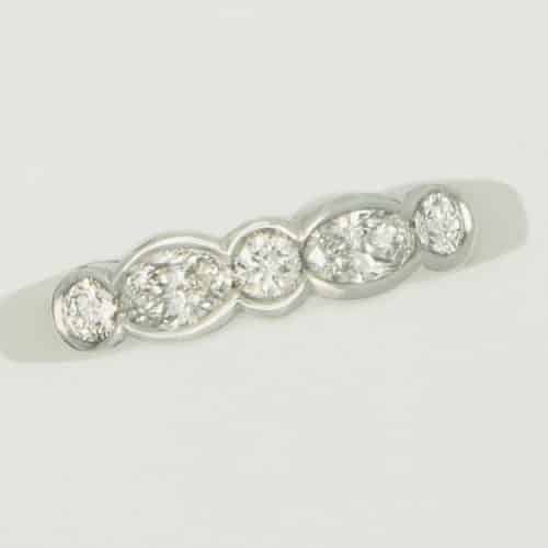 Elegant silver ring with diamonds