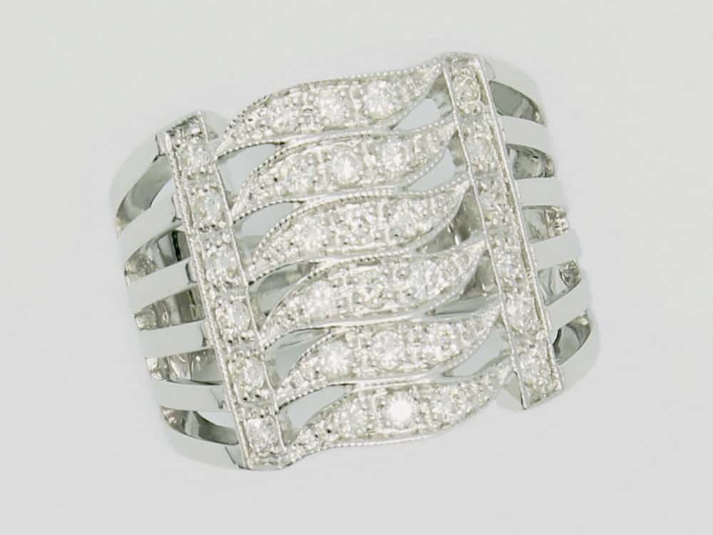 0711443 5 Elegant silver ring with diamonds