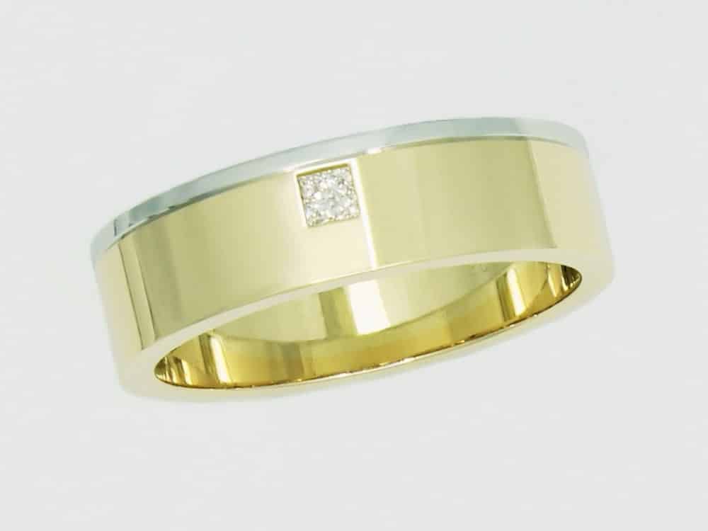 1511174 14 Gold and silver ring with diamond