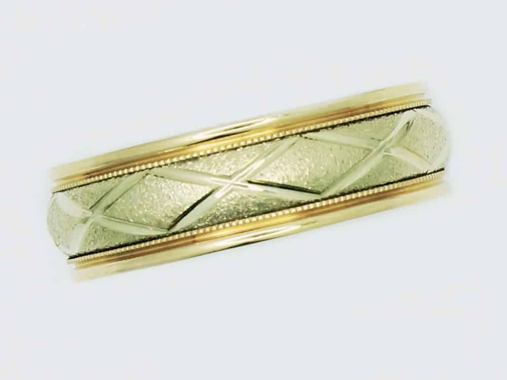 131280 5 Gold and silver textured ring