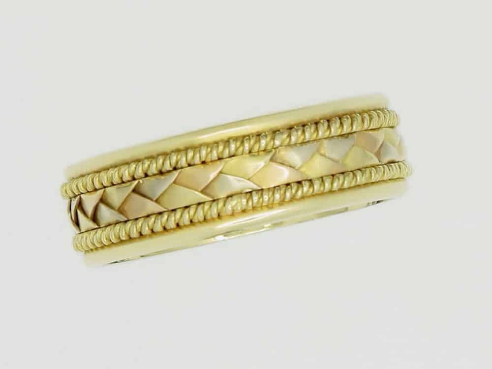 131186 3 Gold braided ring with intricate design