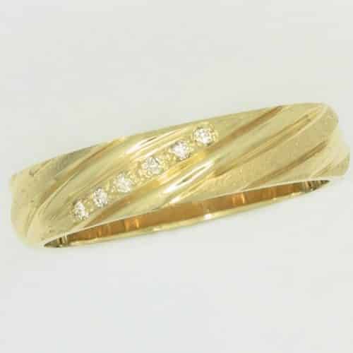 Gold ring with diamond accents