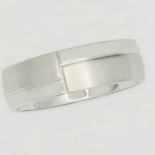 Silver ring with modern design