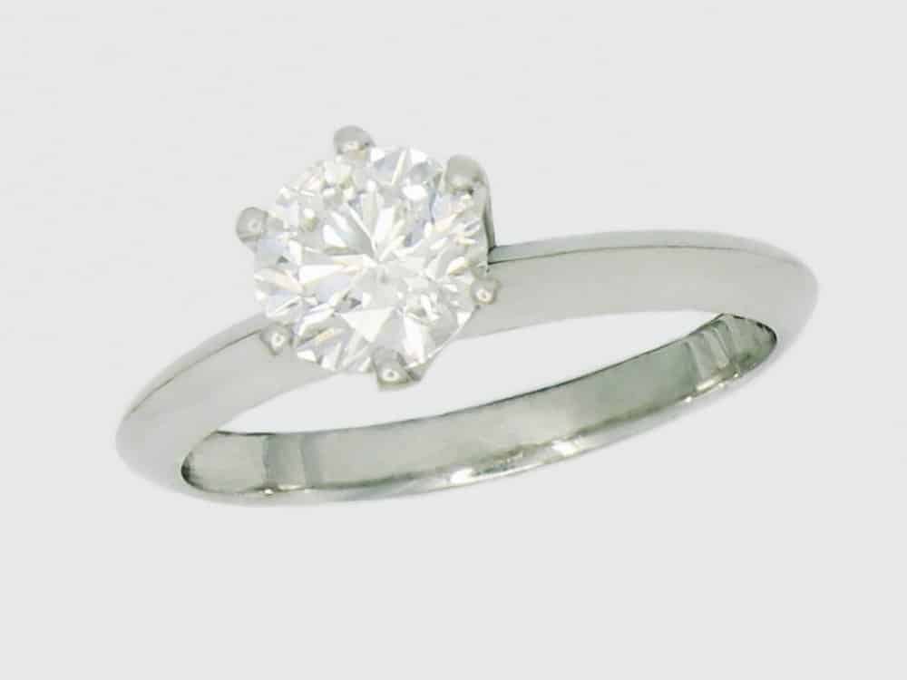 0111459 20 Elegant diamond engagement ring.