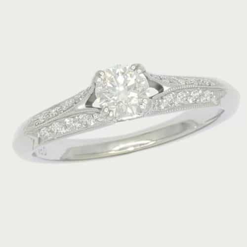 Elegant diamond engagement ring design