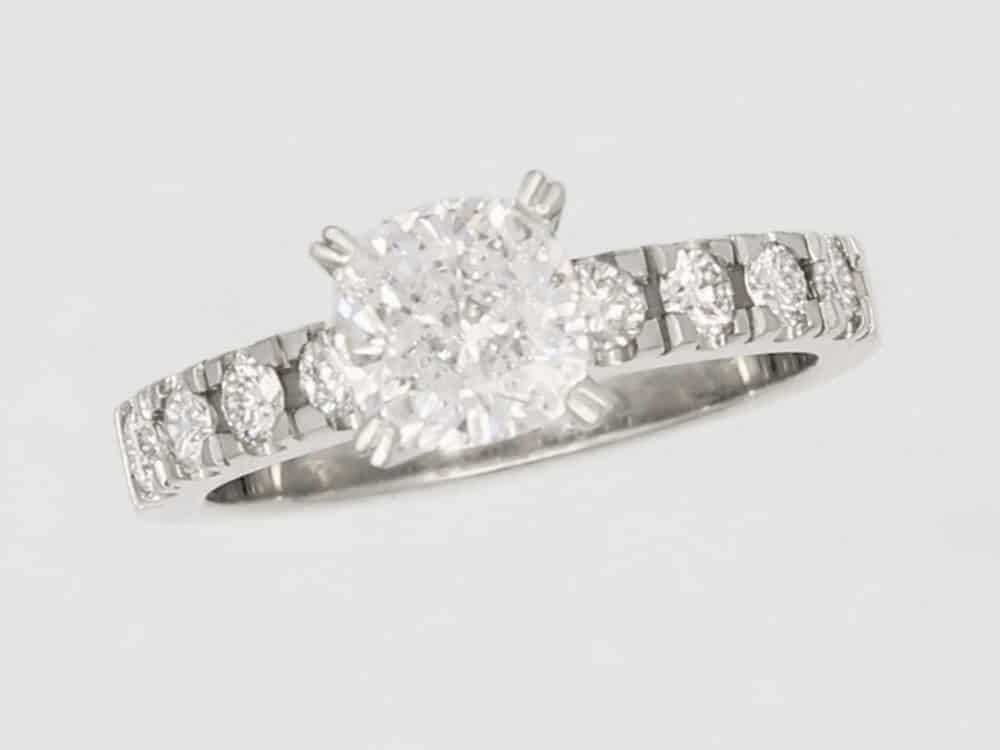 0111773 16 Elegant diamond engagement ring design